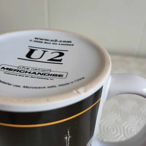 2009 Joshua's Tree and 2010 Rattle and Hum coffee mugs - Picture 3 of 10